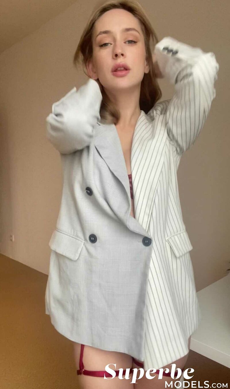 Алиса, 23